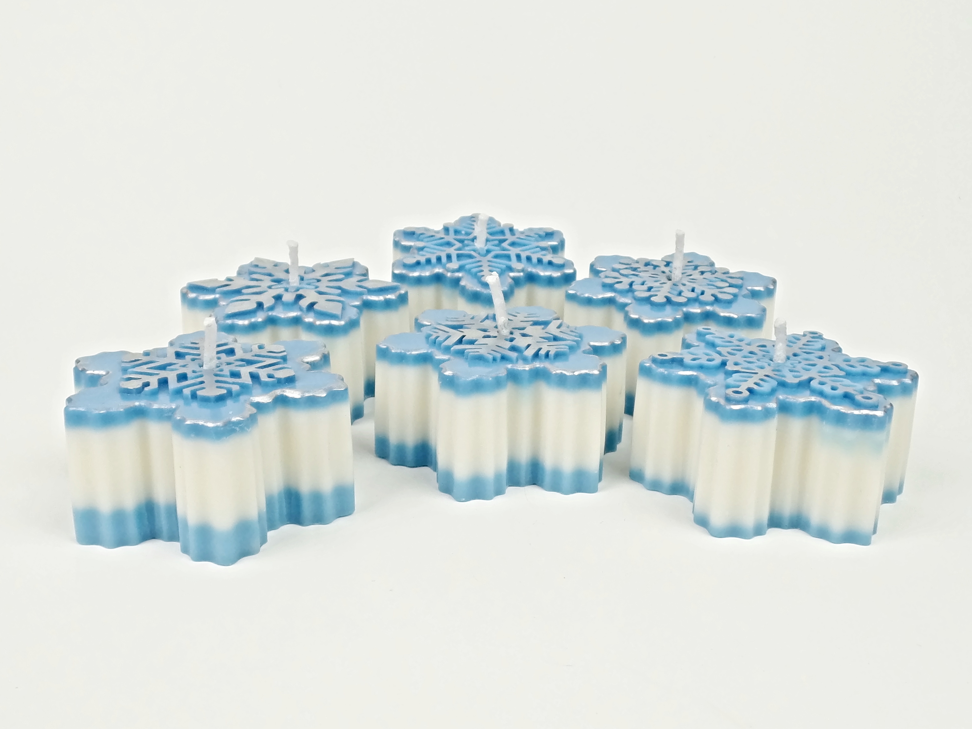 Svíčka vločka modrá se stříbrnou patinou