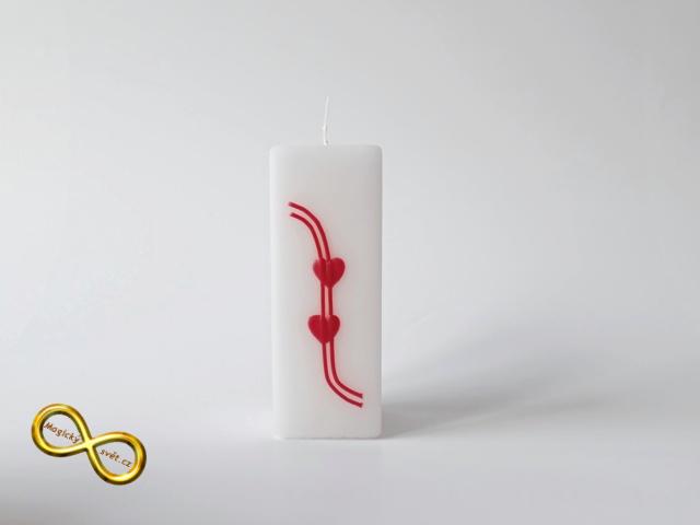 Svíčka vysoká bílá s červenými srdíčky