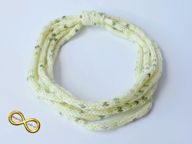 Náhrdelník zelený tečkovaný pletený