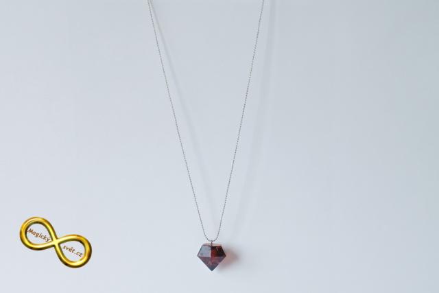 Náhrdelník "Resin" tvar diamant hnědý