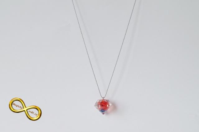 Náhrdelník "Resin" tvar diamant červeno-modrý