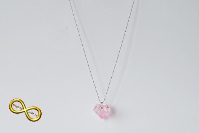 Náhrdelník "Resin" tvar diamant růžový s šatony