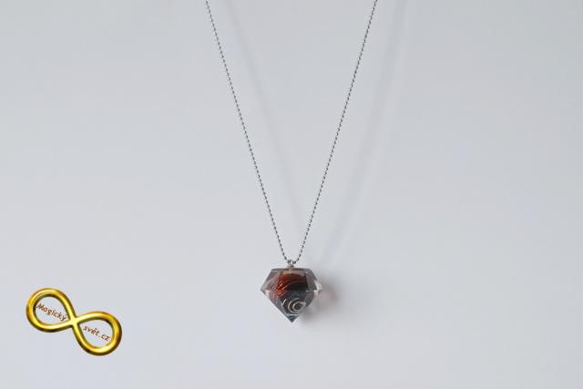 Náhrdelník "Resin" tvar diamant hnědý se spirálou