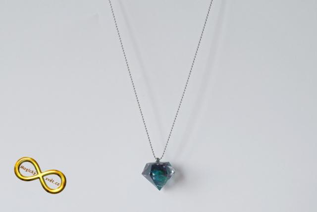 Náhrdelník "Resin" tvar diamant barevný tmavý
