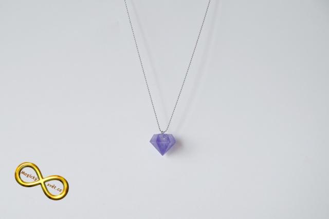 Náhrdelník "Resin" tvar diamant modrý