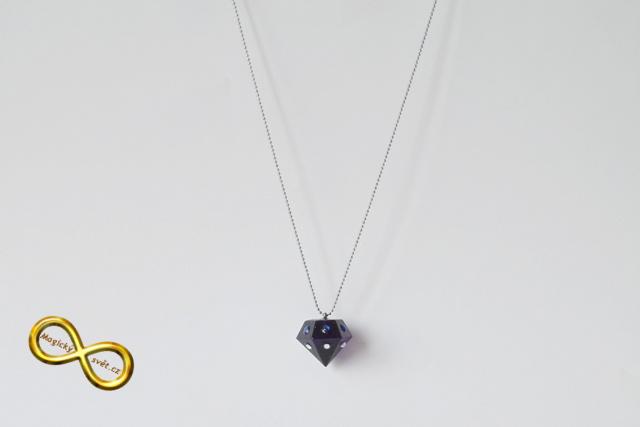 Náhrdelník "Resin" tvar diamant modrý s šatony