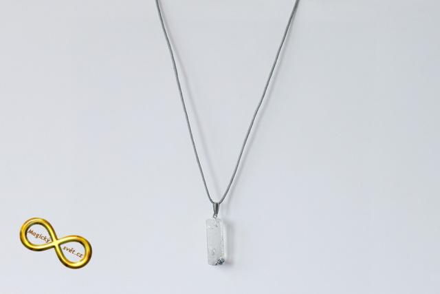 Náhrdelník "Resin" tvar hranol stříbrný