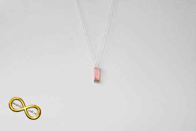Náhrdelník "Resin" tvar plochý hranol stříbrno-červený