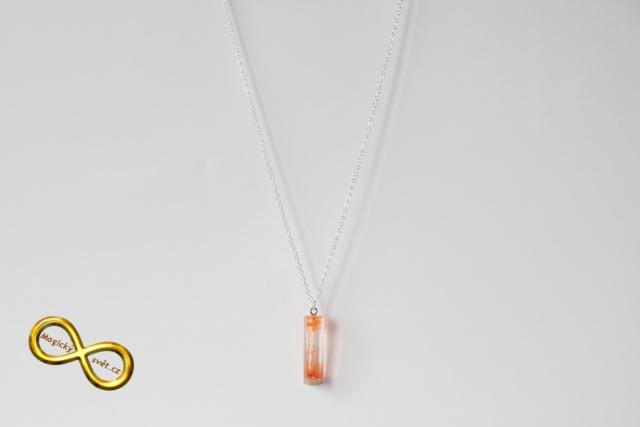 Náhrdelník "Resin" tvar šestiúhelník oranžovo-stříbrný