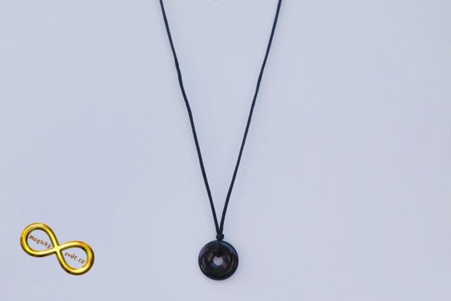 Náhrdelník s malým donutem z Onyxu