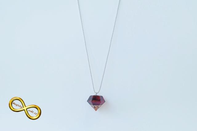 Náhrdelník "Resin" tvar diamant červeno-oranžový