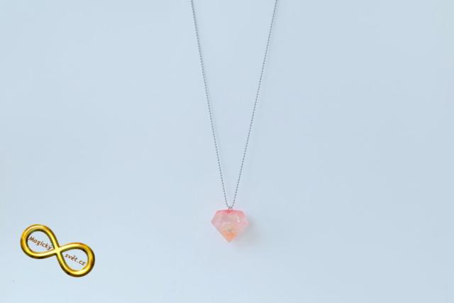 Náhrdelník "Resin" tvar diamant růžový
