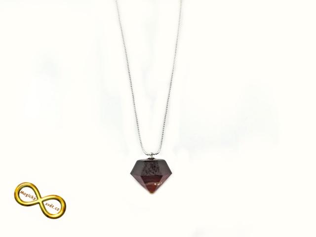 Náhrdelník "Resin" tvar diamant červený