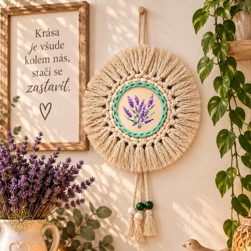 Levandulové snění – ručně vyráběná BOHO dekorace na zeď