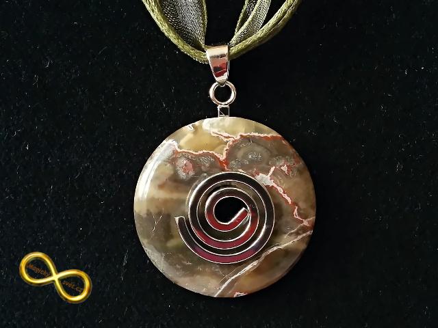 Náhrdelník s malým ryolitovým donutem a spirálou