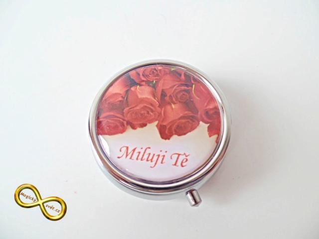 Lékovka se červenými růžemi a nápisem "Miluji Tě"