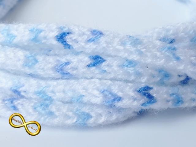 Náhrdelník modrý tečkovaný pletený