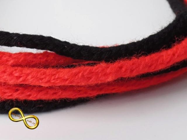 Náhrdelník tmavý pletený s broží s Magickou mandalou