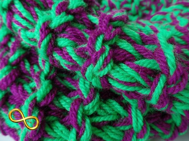 Nákrčník pletený borůvkový