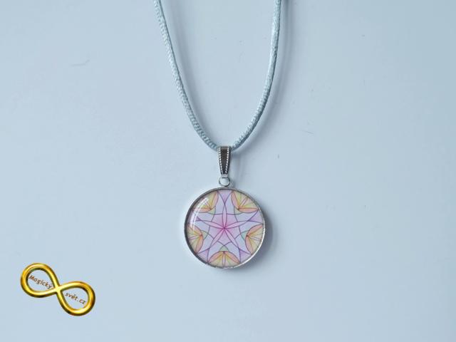 Náhrdelník s malovanou mandalou "Kdo si hraje nezlobí"