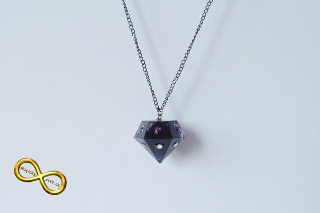 Náhrdelník "Resin" tvar diamant fialový s šatony