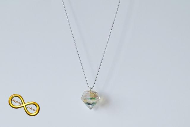Náhrdelník "Resin" tvar diamant barevný