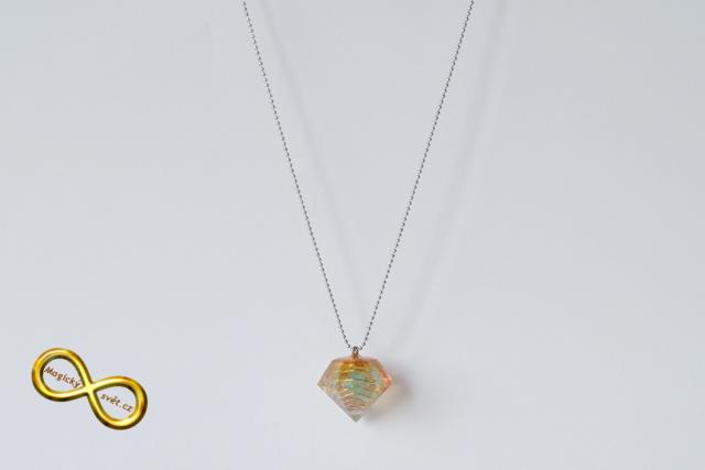 Náhrdelník "Resin" tvar diamant naoranžovělý se spirálou