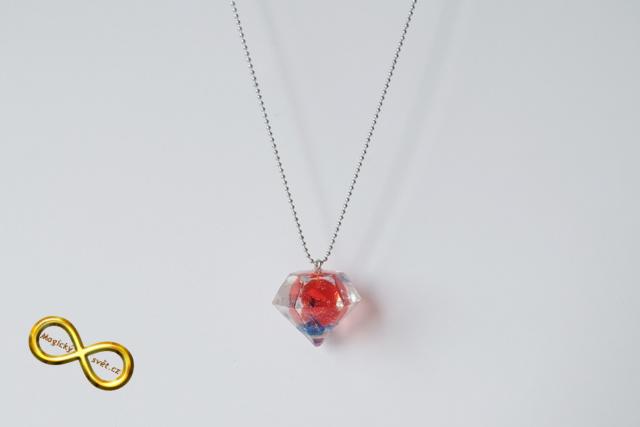 Náhrdelník "Resin" tvar diamant červeno-modrý