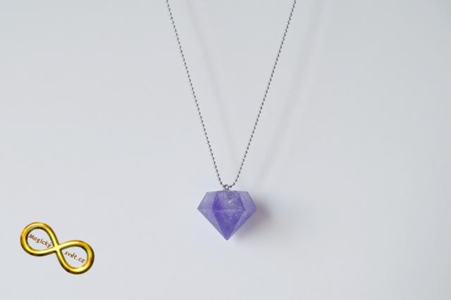Náhrdelník "Resin" tvar diamant modrý