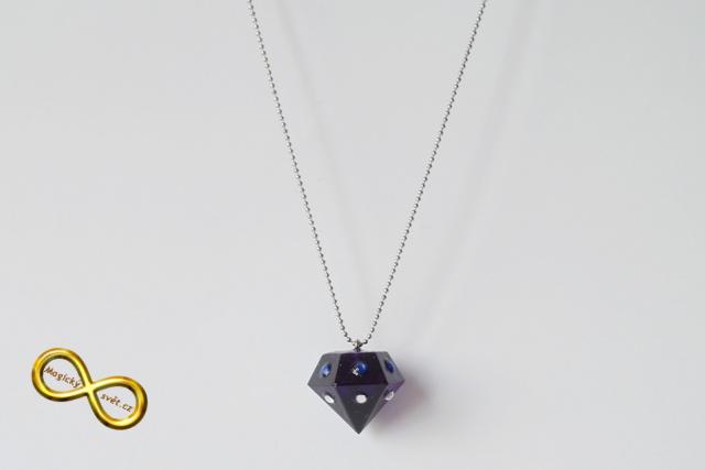Náhrdelník "Resin" tvar diamant modrý s šatony