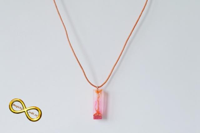 Náhrdelník "Resin" tvar plochý hranol růžovo-oranžový