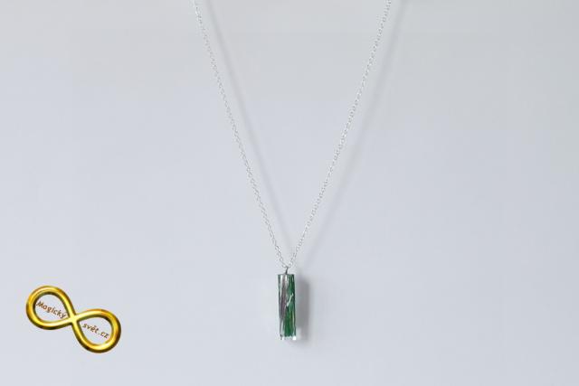 Náhrdelník "Resin" tvar šestiúhelník zeleno-stříbrný