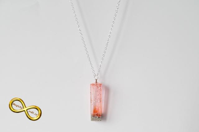 Náhrdelník "Resin" tvar plochý hranol stříbrno-červený