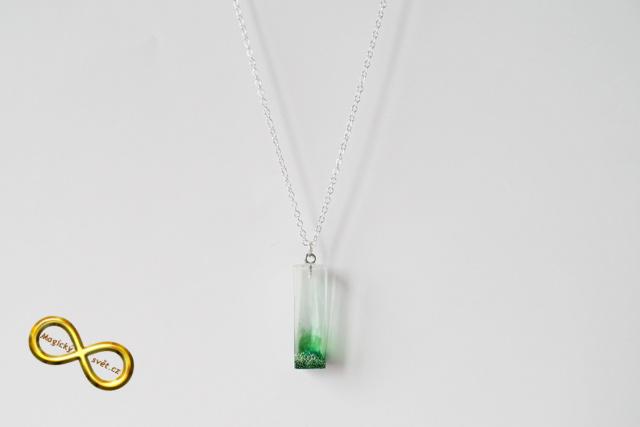 Náhrdelník "Resin" tvar plochý hranol zelený
