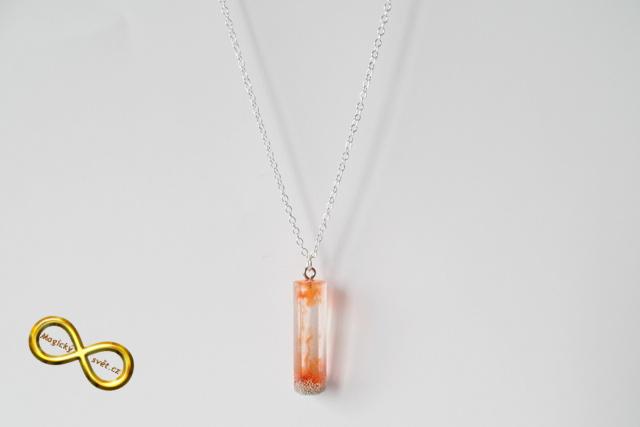 Náhrdelník "Resin" tvar šestiúhelník oranžovo-stříbrný