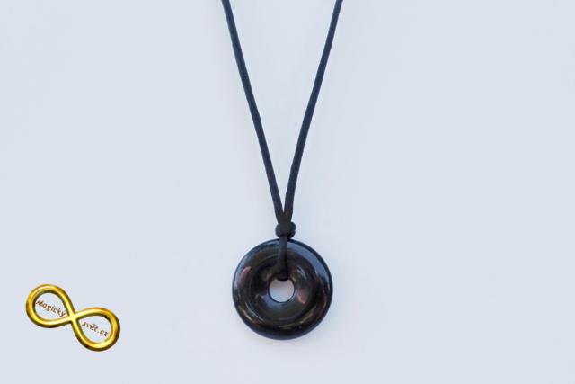 Náhrdelník s malým donutem z Onyxu