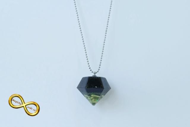 Náhrdelník "Resin" tvar diamant tmavý se zelenou růží