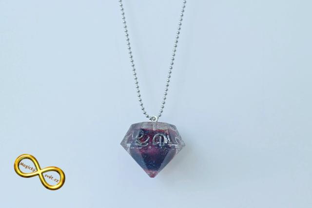 Náhrdelník "Resin" tvar diamant červeno-modrý