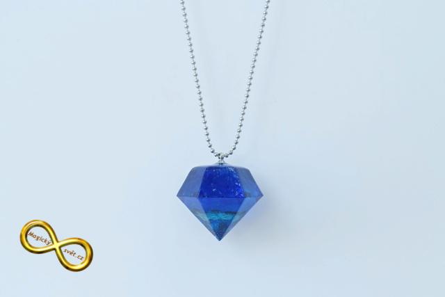 Náhrdelník "Resin" tvar diamant modrý