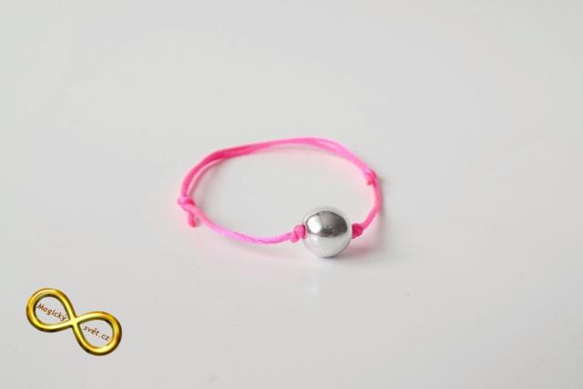 Náramek neon růžový s korálkou