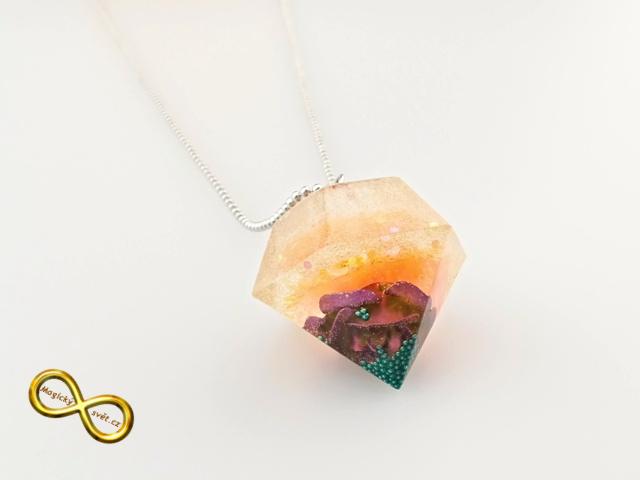 Náhrdelník "Resin" tvar diamant oranžový s růží