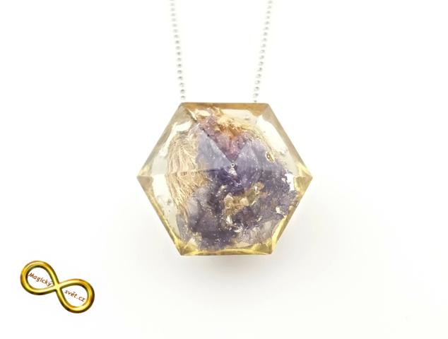 Náhrdelník "Resin" tvar diamant s chrpou