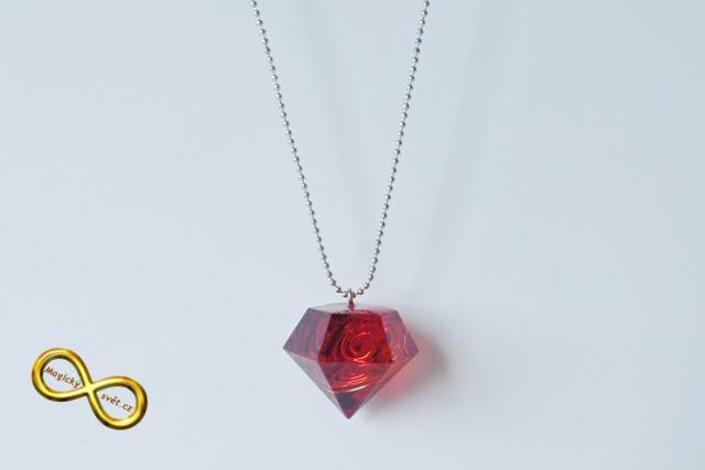 Náhrdelník "Resin" tvar diamant červený se spirálou