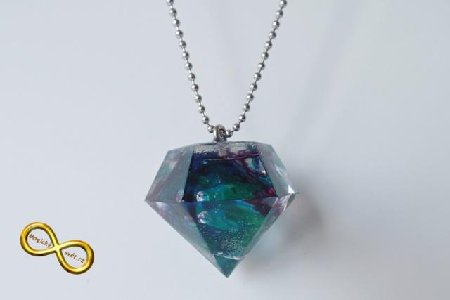 Náhrdelník "Resin" tvar diamant barevný tmavý