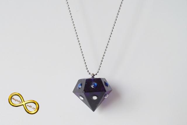 Náhrdelník "Resin" tvar diamant modrý s šatony