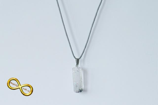 Náhrdelník "Resin" tvar hranol stříbrný