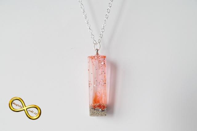 Náhrdelník "Resin" tvar plochý hranol stříbrno-červený