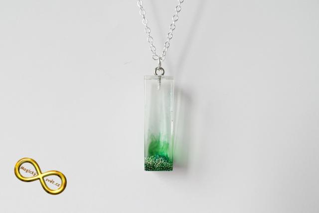 Náhrdelník "Resin" tvar plochý hranol zelený