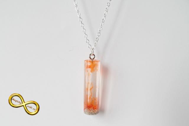 Náhrdelník "Resin" tvar šestiúhelník oranžovo-stříbrný
