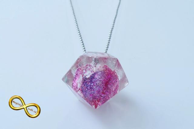 Náhrdelník "Resin" tvar diamant růžovo-fialový